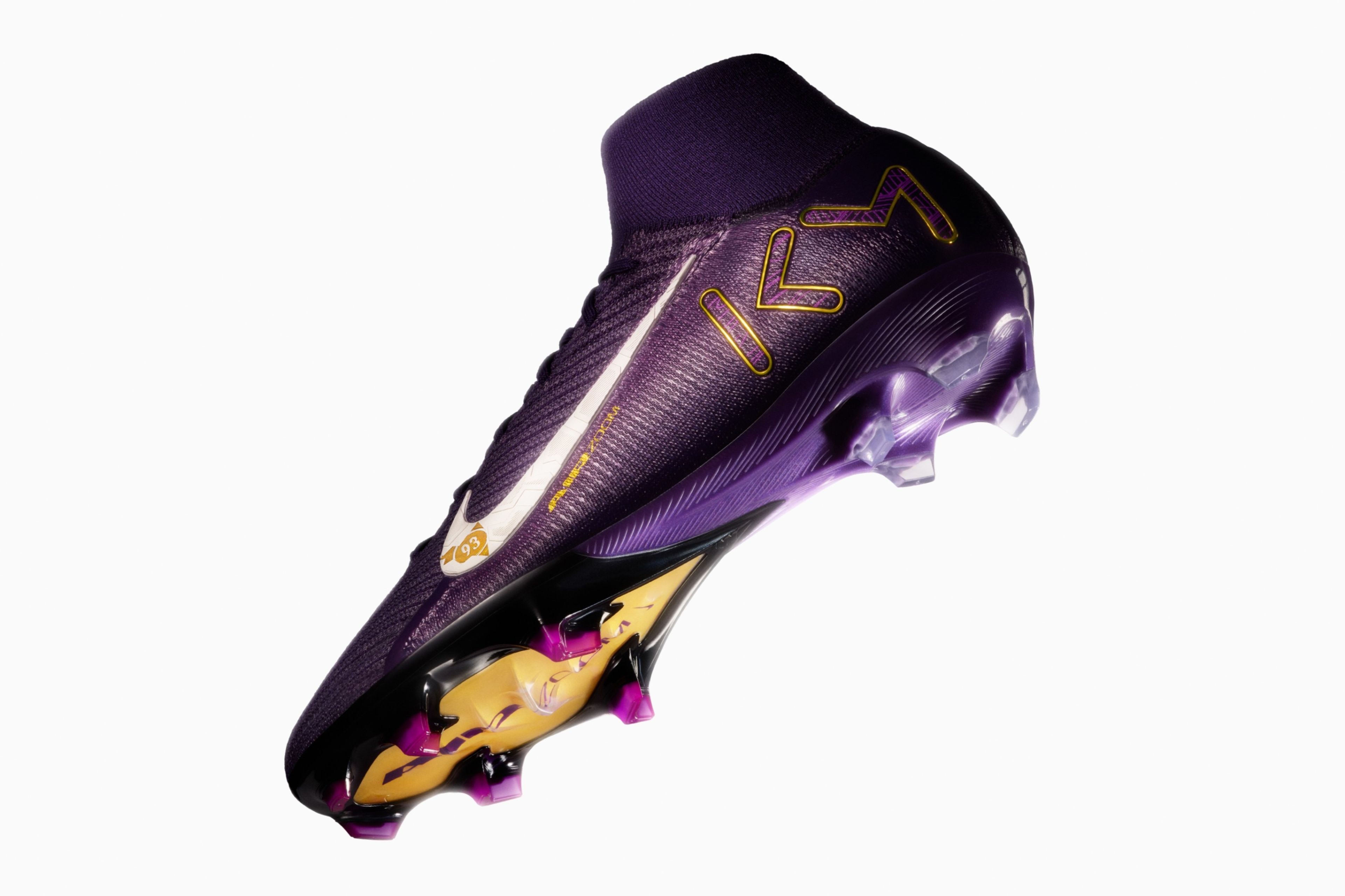 エムバペのGrand PurpleカラーのNike Mercurial Player Edition